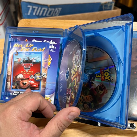 Lot of 2 Blu-ray/DVD Discs Animated Movies Toy Story‎ 3, Up - Picture 3 of 4